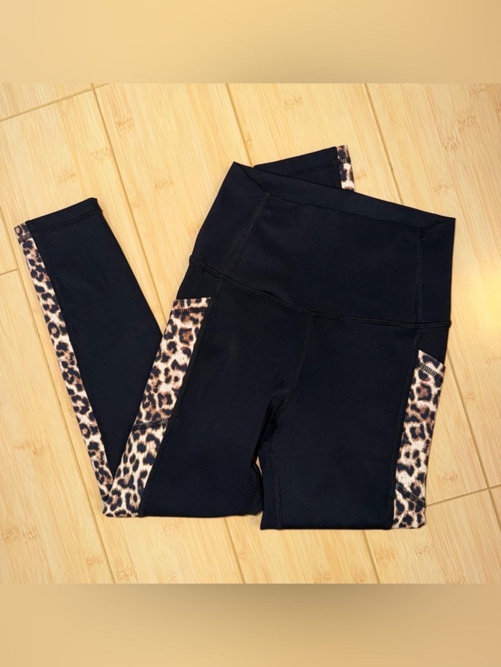 🌸SALE🌸ZYIA brilliant high rise capris black leopard - Picture 2 of 3
